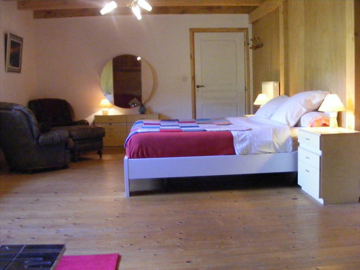 Les Grandes Fontaines Bed and Breakfast La Longine Exteriör bild